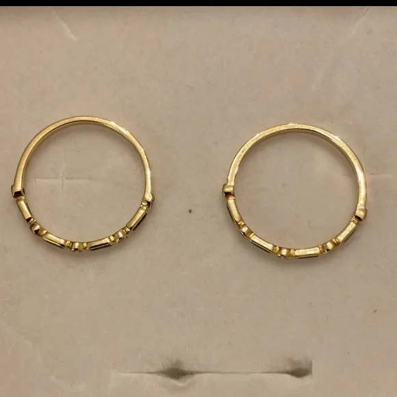 ONE New Oradina 14 Kt. Sapphire and Diamond Band Size 6.